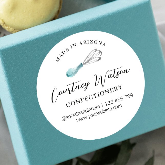 Adesivo Redondo Moderno de Whisk Azul Claro Nua Com Aguardente (Light blue watercolor dessert labels, great to finish off your bakery packaging design)