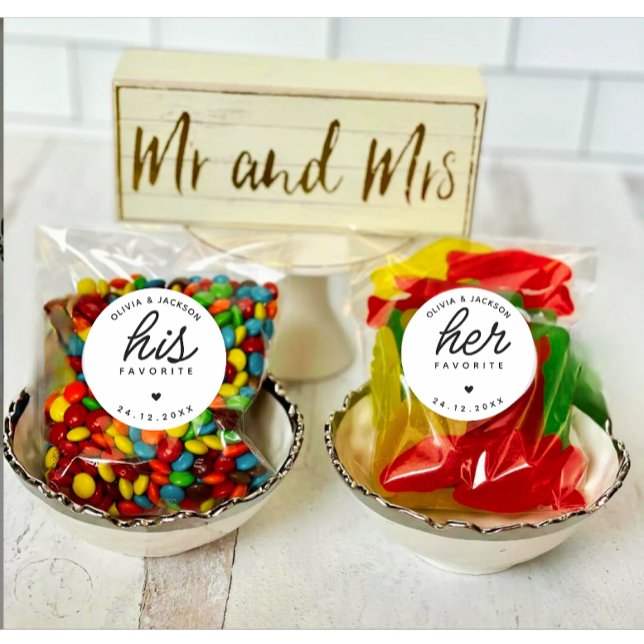 Adesivo Redondo Moderno Personalizou Seu Texto Preto De Casamento  (Modern Personalized His or Her wedding favorite round sticker)