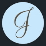 Adesivo Redondo Monograma castanho J no rótulo de favor azul claro<br><div class="desc">Os presentes monográficos têm uma enorme seleção de selos de correio USPS personalizáveis, autocolantes de envelope, cartões de saudação, camisetas, chapéus, botões, ímãs e muito mais. Estes monogramas são excelente de enviar convites para casamento, Convites de festas de aniversário, anúncios de graduação, e festas de aniversário surpresa apenas para citar...</div>