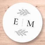 Adesivo Redondo Monograma Chic Simples e Elegante de Casamento<br><div class="desc">Composto de simples quadros revestidos de hetero com script cursivo clássico e tipografia serif. Esses elementos são simples,  eternos e clássicos. Este foi projetado pelo White Paper Birch Co. exclusivo para Zazzle. Disponível aqui: http://www.zazzle.com/store/whitepaperbirch</div>