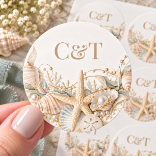 Adesivo Redondo Monograma de Casamento à Beira-Mar com Conchas e C