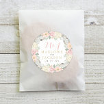 Adesivo Redondo Monograma de Casamento de Boho Floral Dourado e Ro<br><div class="desc">O adesivo do Boho em favor de casamento apresenta um monograma personalizado que pode ser personalizado, enquadrado com uma coroa redonda de flores românticas, folhas botânicas e sotaques de penas de pássaros rústicos. O esquema de cor suave inclui tons de rosa, pêssego, creme, verde, cinza e ouro. Perfeito para um...</div>