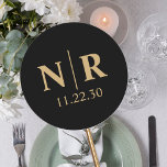 Adesivo Redondo Monograma De Casamento, Noite E Iniciais De Casame<br><div class="desc">Celebre sua união em estilo com nossa Noiva Monográfica e Palavras Clássicas, a mistura perfeita de elegância e personalização para seu dia especial. Estes autocolantes são mais do que apenas rótulos; eles são um reflexo da vossa história de amor única. Criados com um design minimalista, esses adesivos apresentam seu monograma...</div>