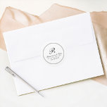 Adesivo Redondo Monograma de Casamento Tradicional Simplesmente El<br><div class="desc">Simples e elegante, este design de autocolante monograma formal apresenta uma simples estrutura de linha dupla em texto preto, com um fundo branco, com o monograma da noiva e do noivo, em belíssima face de caligrafia com script, junto com seus nomes e data de casamento. Personalize esta design com seus...</div>