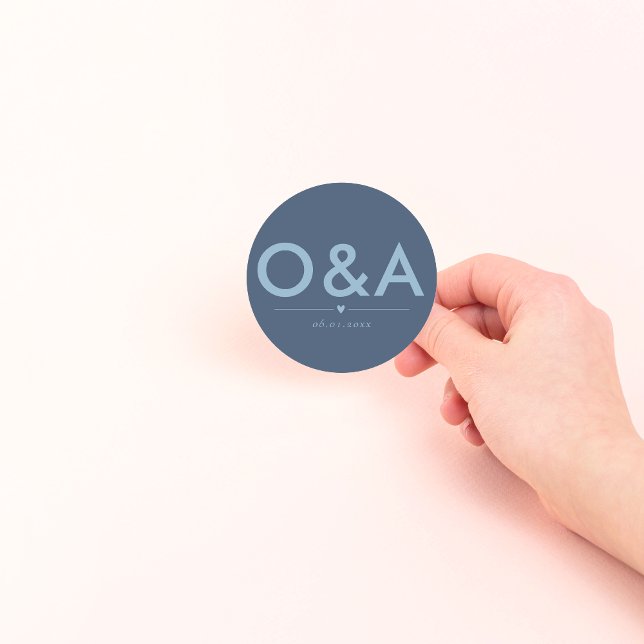 Adesivo Redondo Monograma de Envelope de Casamento Moderno | Azul  (Criador carregado)