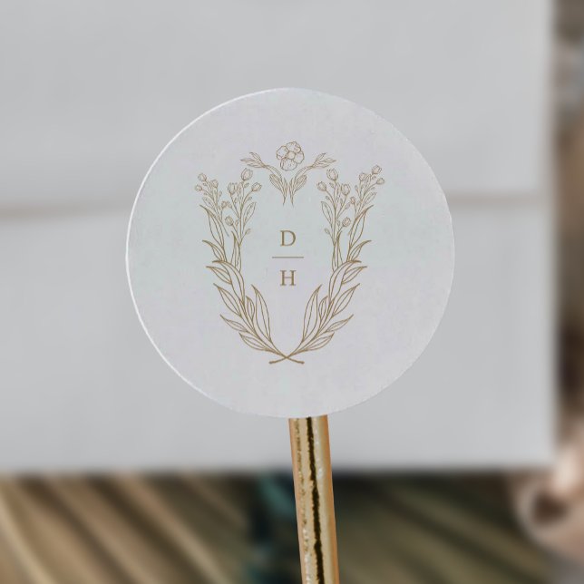 Adesivo Redondo Monograma Dourado de Casamento de Ricos Brancos DA (DAPHNE Botanical Gold White Fancy Wedding Monogram Classic Round Sticker)