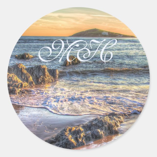 Adesivo Redondo Monograma - Ilha Burgh de Bantham no Sundown.. (Frente)