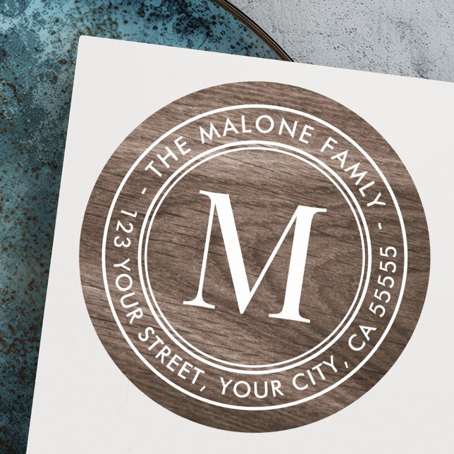 Adesivo Redondo Monograma inicial Endereço de retorno de madeira c (Monogram initial Brown woodgrain return address Classic Round Sticker)
