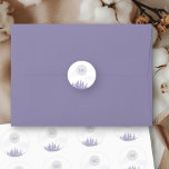 Adesivo Redondo Monograma Simples de Casamento Florestal de invern<br><div class="desc">Casamentos no inverno com monograma e design de cor de água cênica em tons de lavanda. A cena da neve mostra uma paisagem romântica de floresta montanhosa com pinheiros. Você pode adicionar as iniciais da noiva e do noivo e, se você quiser produtos correspondentes, por favor, navegue na minha coleção...</div>