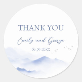 Adesivo Redondo Montanhas azuis e vinhetas de casamento de aves