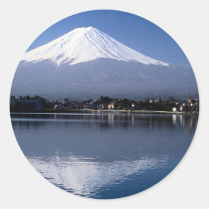 Adesivo Redondo Monte Fuji e reflexo no lago Kawaguchi, Japão