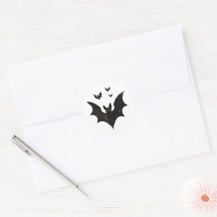 Adesivo Redondo Morcego Minimalista – Criatura de Halloween com Pi