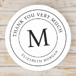 Adesivo Redondo Muito Obrigado, Moderno Monograma<br><div class="desc">Essa design simples e moderna é composta por tipografia de serifa. Use isto como adesivo de envelope nos envelopes de cartões de agradecimentos para amigos e familiares.</div>