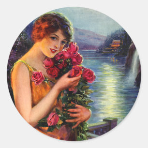 Adesivo Redondo Mulher do vintage com as rosas vermelhas no luar