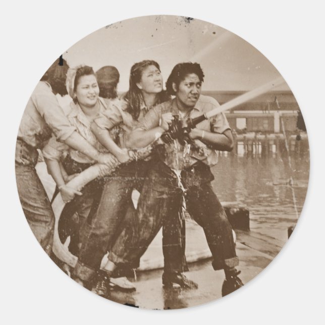 Adesivo Redondo Mulheres Bombeiros Pearl Harbor 7 de dezembro (Frente)