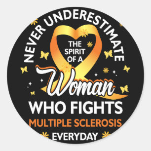 Adesivo Redondo Mulheres Nunca Subestimam Uma Mulher Luta Múltipla