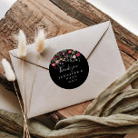 Adesivo Redondo Multicolor Wildflower Obrigado Favor De Casamento<br><div class="desc">Este obrigado de flor silvestre multicolorido que você fez para o casamento, é perfeito para um casamento rústico. O design apresenta uma variedade multicolorido de flores silvestres cor-de-rosa, pinceladas, roxas, amarelas, brancas, violetas, vermelhas e burgundy em fundo preto. Faça com que a etiqueta do adesivo seja sua, incluindo seus nomes,...</div>
