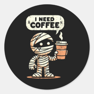 Adesivo Redondo Múmia Halloween Eu Preciso Café Humor Sarcástico C