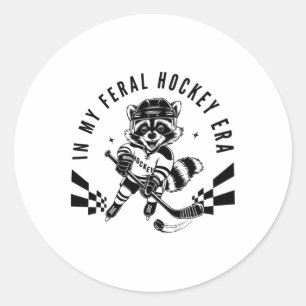 Adesivo Redondo Na Minha Era Feral de Hóquei, Guaxinim Fofo de Hóq