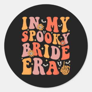 Adesivo Redondo Na Minha Noiva de Noiva, Groovy Halloween Ba