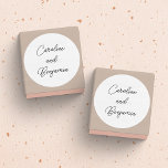 Adesivo Redondo Na moda Modern Script Wedings Names Branco<br><div class="desc">Na moda Modern Script Wedings Sticker Clássico Round com Fundo Branco</div>
