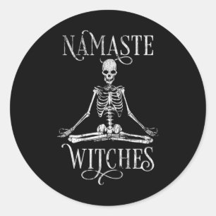 Adesivo Redondo Namaste de Esqueleto de Yoga de Halloween Feminino