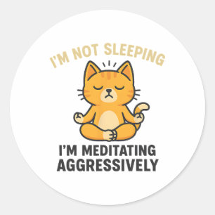 Adesivo Redondo Não Estou Dormindo Estou Meditando Agressivamente