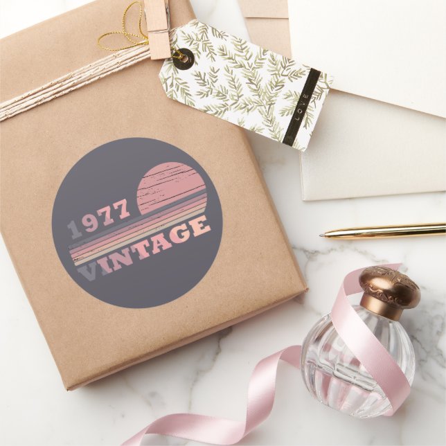 Adesivo Redondo nascer em presente de aniversário de 1977 (Presentear)