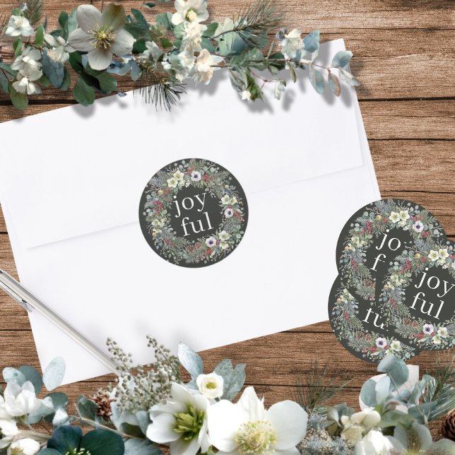 Adesivo Redondo Natal Botânico Alegre  (Joyful Botanical Christmas Classic Round Sticker by Ricaso.  Ideal for holiday mailings and gifts)