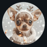 Adesivo Redondo Natal Chihuahua Reindeer Dog<br><div class="desc">Ilustrações bonitas de cães Chihuahua se vestem para o Natal. Perfeito para amantes de animais de estimação e pais de cães durante o feriado.</div>