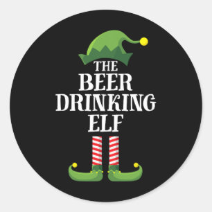 Adesivo Redondo Natal do Grupo Familiar de Cerveja Bebendo Elf Cor