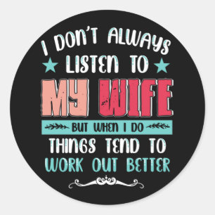 Adesivo Redondo Nem Sempre Ouça Minha Esposa, Mas Quando Faço Co