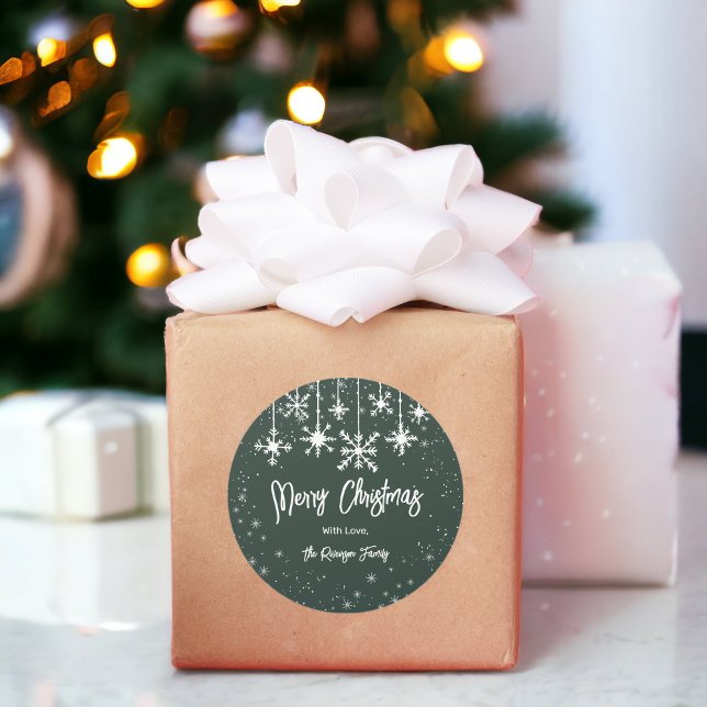 Adesivo Redondo Neves branca flocos de neve elegante e verde natal (White snowflakes elegant green merry christmas classic round sticker)