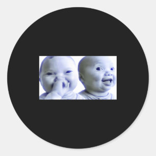 Adesivo Redondo Nicho Engraçado Bebê Meme Gen Z Ai Viral Rindo Ai