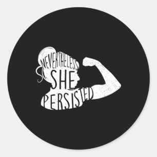 Adesivo Redondo No Entanto, Ela Persiste Feminista