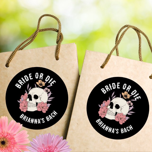 Adesivo Redondo Noiva ou morra crânio retro preto despedida de sol (Bride or die black retro skull bachelorette party stickers till death do us party stickers)