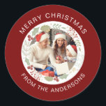 Adesivo Redondo Nome da Família Floral Christmas Wreath Photo<br><div class="desc">Nome da Família Floral Christmas Wreath Photo</div>