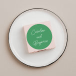 Adesivo Redondo Nome de Casamento do Script de Escrita Manual Mode<br><div class="desc">Na moda Moderno Manuscrito Script de Casamento Nomes Clássicos de Argumentos em Kelly Green</div>