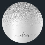Adesivo Redondo Nome do Glam do Monograma do Silver Glitter Metal<br><div class="desc">Folha de Silver Faux Folha Metálica Glitter Esfregado Monograma de Metal Nome e Etiquetas de Endereço do Adesivo do Partido do Papel Inicial. Isto faz o doce e perfeito aniversário de 16 anos, casamento, chá de panela, aniversário, chá de fraldas ou festa de solteira presente para alguém que ama luxo...</div>
