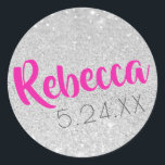 Adesivo Redondo Nome Personalizado Bat Mitzvah Silver Glitter U PI<br><div class="desc">O nome personalizado e a data da festa, a menina cinza, são de prata macia, e o nome dela é Aniversário, Bat Mitzvah, Quinceanera, ou adesivo personalizado de papelaria. * * * * * * * * * * * * * * * * * Clique em PERSONALIZAR para alterar...</div>
