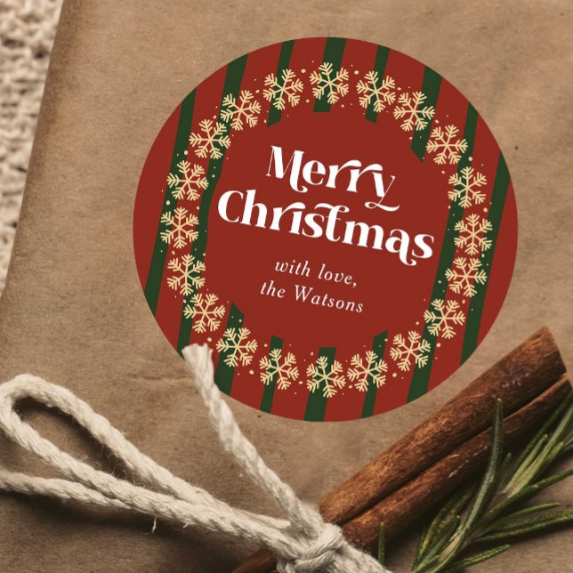 Adesivo Redondo Nome Personalizado de Natal de Merry Vermelho e Ve (Trendy retro style red & green stripe Merry Christmas round stickers with your custom name)
