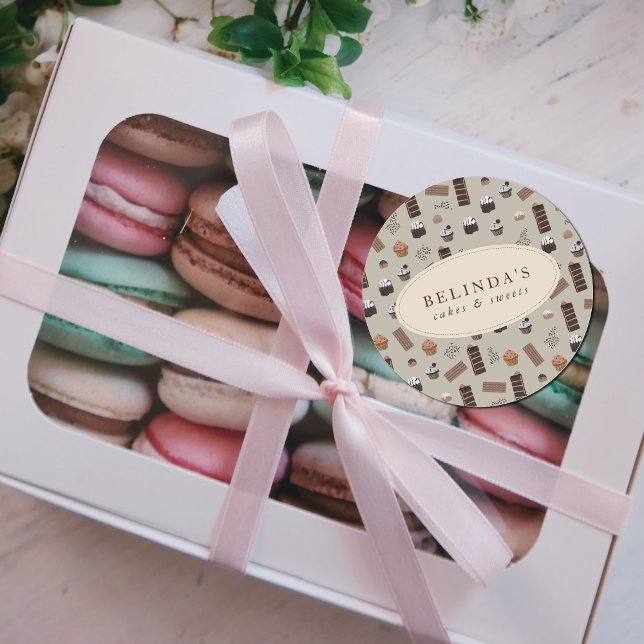 Adesivo Redondo Nome personalizado do Chef de cozinha do tema Choc (Chocolate Theme Bakery Chef Custom Name Classic Round Sticker)