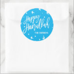 Adesivo Redondo Nome Personalizado do Script de Pincel Feliz Hanuk<br><div class="desc">Excelente para presentes e presente embrulhando este Chanucá,  use esses adesivos festivos,  personalizados com seu nome. Precisa de ajuda para a personalização? Envie-nos um e-mail em hello@christiekelly.com para obter assistência complementar.</div>