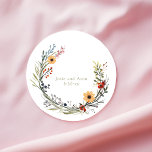 Adesivo Redondo Nomes e Data de Wreath de Casamento de Flores Selv<br><div class="desc">Adicione um toque encantador aos seus favores de casamento ou artigos de papelaria com nossos Bonito Wildflower Wreath Names e Date Sticker. Com um belo design de coroa enfeitiçada com flores silvestres vibrantes, este adesivo permite personalizar seus itens com seus nomes e data de casamento. A delicada e caprichosa estética...</div>