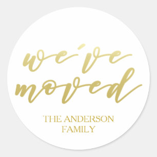 Adesivo Redondo Nós nos mudamos   Script Dourado personalizado