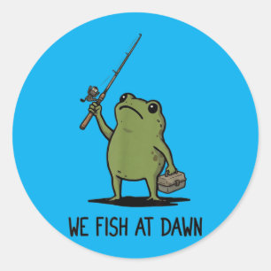 Adesivo Redondo Nós Pescamos ao Amanhecer Sapo Bonito Meme Gráfico