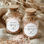 Adesivo Redondo Nosso amor é o favorito do casamento picante<br><div class="desc">Estas são as etiquetas de etiqueta adesiva perfeitas. Você pode personalizar o texto,  bem como alterar as cores.</div>