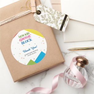 Adesivo Redondo Nova Criança no Chá de fraldas Colorido do Bloco