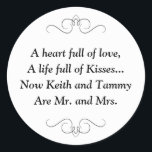 Adesivo Redondo Novo Sr. e Sra. Wedding Poem<br><div class="desc">Este encantador colega e colega redondo apresenta um poema de querido personalizado com os nomes da noiva e do noivo. Este seria um adesivo perfeito para destacar uma caixa de favor segurando Hershey Kisses.</div>