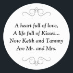 Adesivo Redondo Novo Sr. e Sra. Wedding Poem<br><div class="desc">Este encantador colega e colega redondo apresenta um poema de querido personalizado com os nomes da noiva e do noivo. Este seria um adesivo perfeito para destacar uma caixa de favor segurando Hershey Kisses.</div>